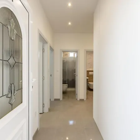 Апартаменты Three Bedroom With Terrace And Sea View A4 Бол