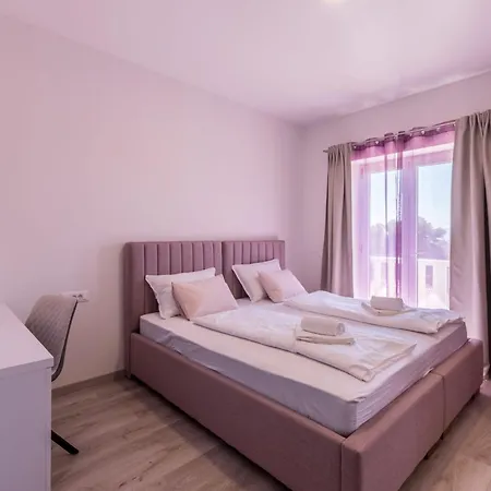 Three Bedroom With Terrace And Sea View A4 Апартаменты *