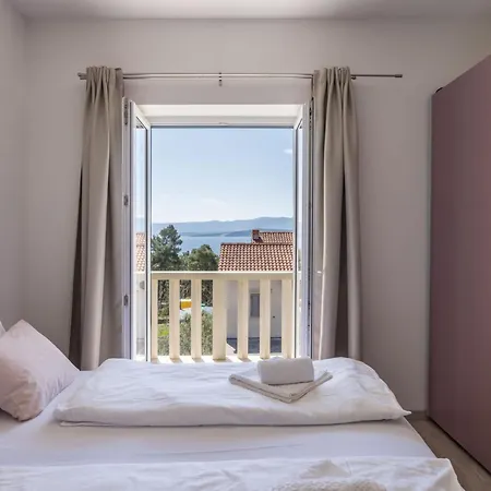 Three Bedroom With Terrace And Sea View A4 Апартаменты