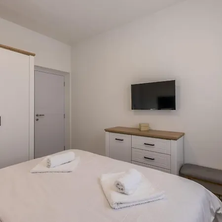 Three Bedroom With Terrace And Sea View A4 Апартаменты