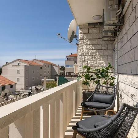 Three Bedroom With Terrace And Sea View A4 * Бол