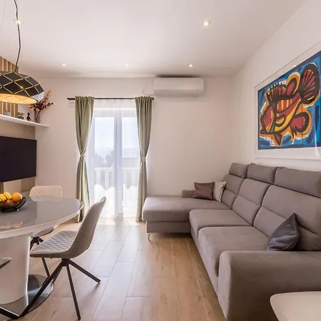 Three Bedroom With Terrace And Sea View A4 Апартаменты *