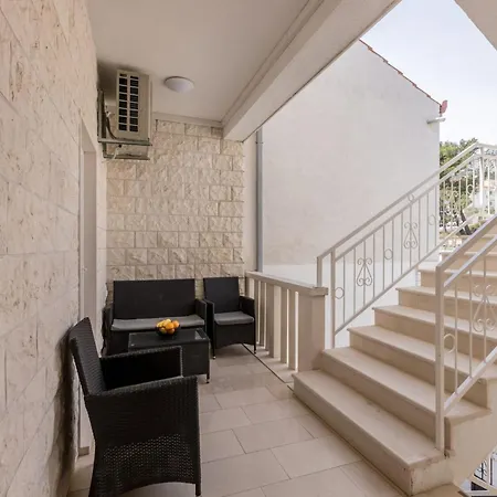 Апартаменты Three Bedroom With Terrace And Sea View A4 *