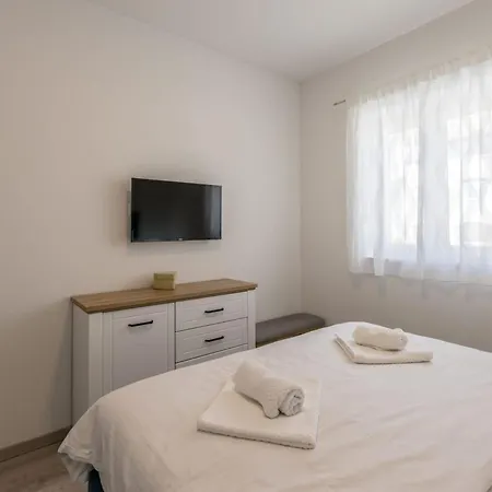 Three Bedroom With Terrace And Sea View A4