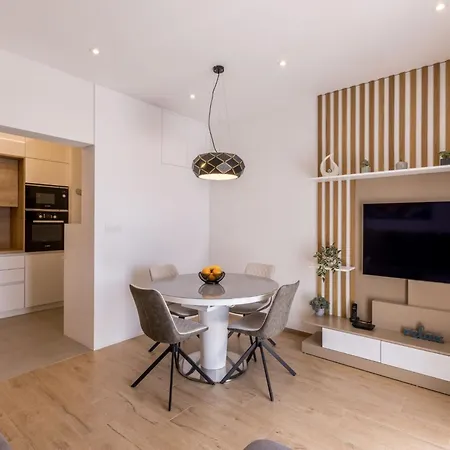 Three Bedroom With Terrace And Sea View A4 *