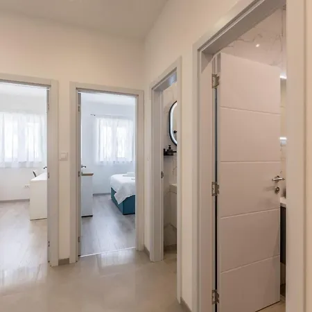 Three Bedroom With Terrace And Sea View A4 Апартаменты