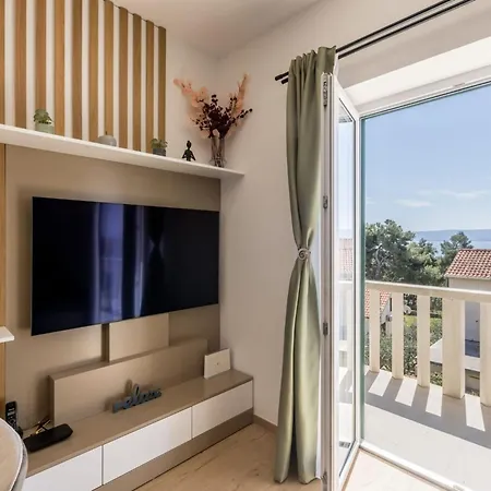 Three Bedroom With Terrace And Sea View A4 *