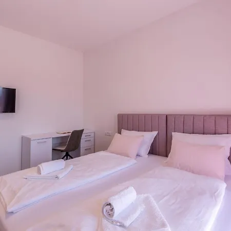 Three Bedroom With Terrace And Sea View A4 شقة