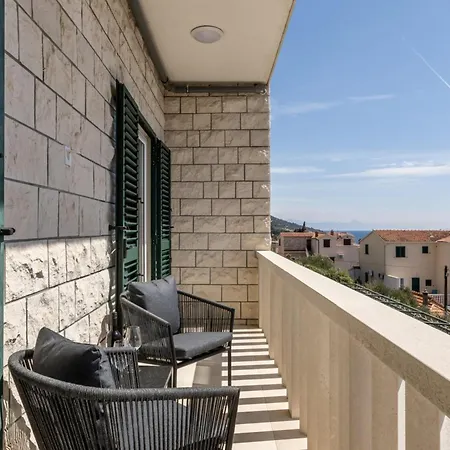 Three Bedroom With Terrace And Sea View A4 *