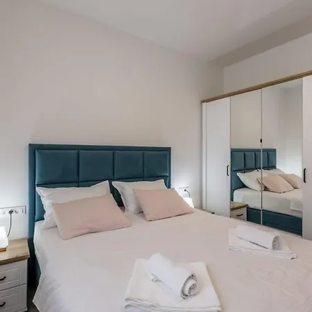 شقة Three Bedroom With Terrace And Sea View A4